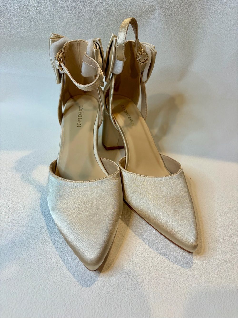 Like new LoopCharm Selina Champagne Satin Bow Block Heel Pumps Size 8.5